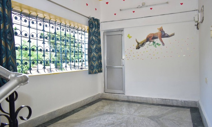 Madari Hat Hotel | Jaldapara Binaychapa Homestay