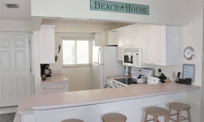 Siesta Key Condo | Jamaica Royale 402 Updated & Great views!