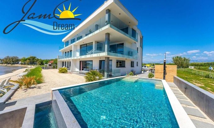 Privlaka Apartment | JamC Dream direkt am Meer mit beheiztem Pool