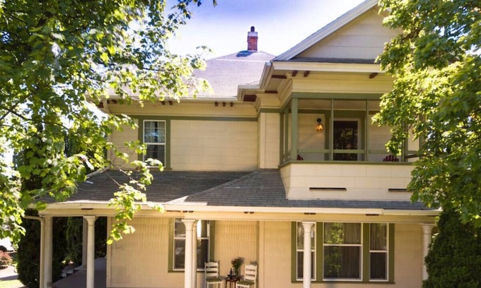 Walla Walla House | James McCool House · JMC...Historical Farm House with Modern Amenities