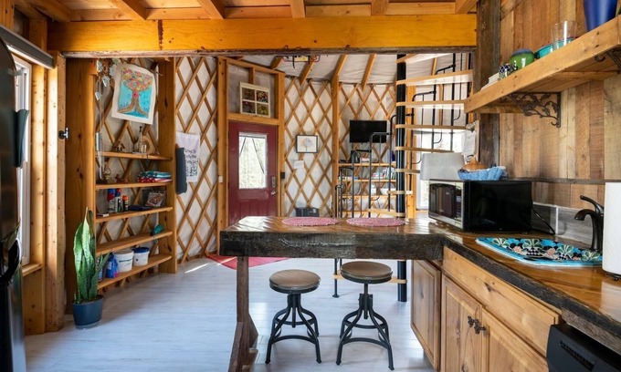 Fancy Gap Cottage | Jamie's Yurt on the BRPW, hot tub, views, 3 mile from I-77
