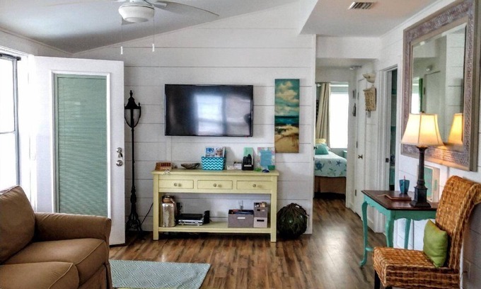 Butler Beach Cottage | Jan 2025 special rate.Cozy Butler Beach Cottage near St. Auggie Beach