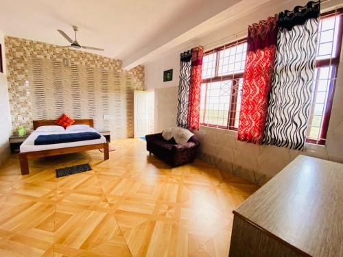 Somvarpet Hotel | Janaki Stay