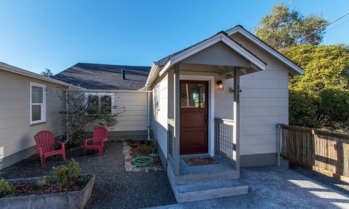 Pacific Cottage | Jane's Creek Cottage ~ Affordable & Near Cal Poly Humboldt!