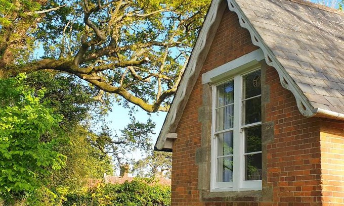 Flimwell House | Janitor's Lodge