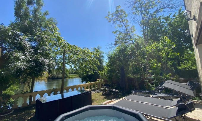 Les Roches-l'Eveque House | Jardin d'Ebène SPA SAUNA on the banks of the river Loir