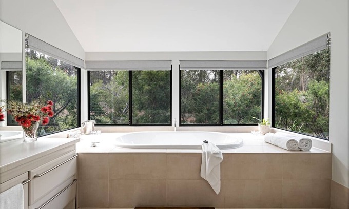 Rosa Glen Hotel | Jarrah Grove Forest Retreat - Serenity Luxury Chalets