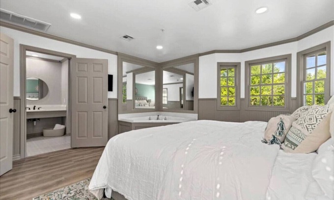 Ramona Cabin | Jarrett Farm Resort - Suite 10