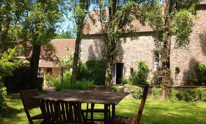 Saint-Nicolas-de-Pierrepont Cottage | Jasmin-2 bedroom Cottage on our farm - 8 minutes from sandy beaches