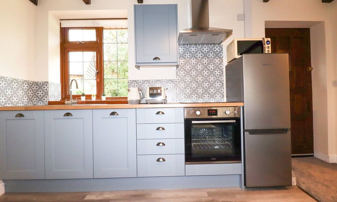 Mount Cottage | JASMINE COTTAGE, romantic, with a garden in Bodmin