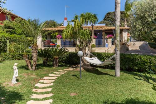 Piccio House | Jasmine house near the sandy beach parking & wifi