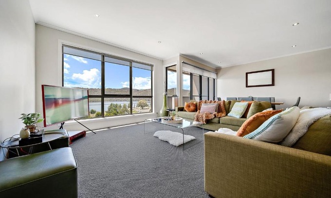 Jindabyne Apartment | Jasper 4 - 3BR Apartment l Central Location l Lake Views l WiFi l Air-Con