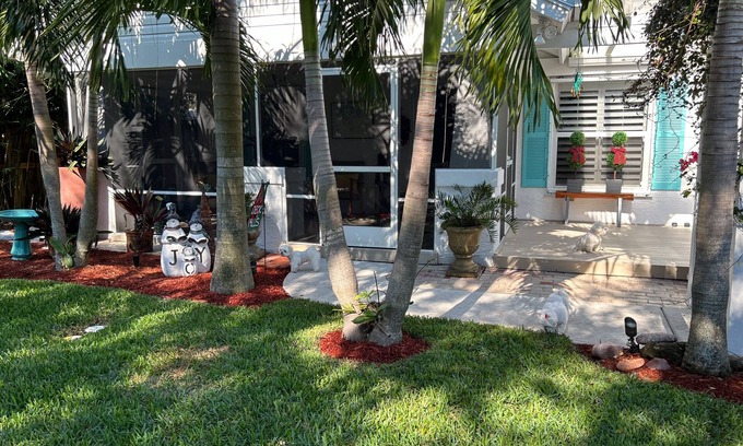 Hobe Sound House | Jasper Cove A Gem in “ Old Hobe Sound” 1 Mile to Hobe Sound Beach