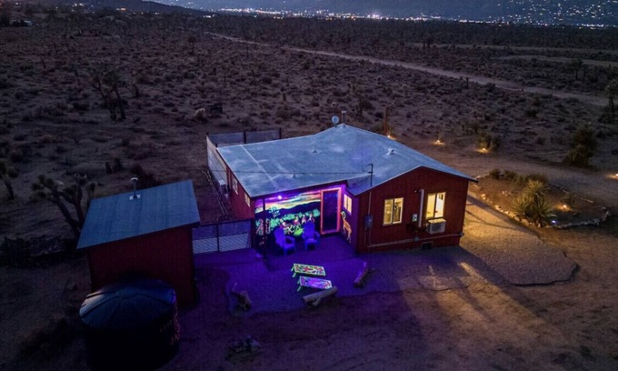 Yucca Valley House | Jasper Glow 2BR Stargaze 4 Acres near Joshua Tree Ev Charger Hot Tub Swing Set