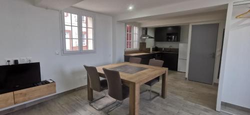 Jaux House | jaux vial