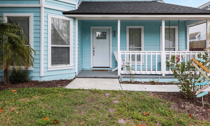 Jacksonville Beach House | Jax Beach with Yard 1 mile to Beach Sleeps 12