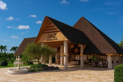 Uroa Hotel | JAZ Amaluna