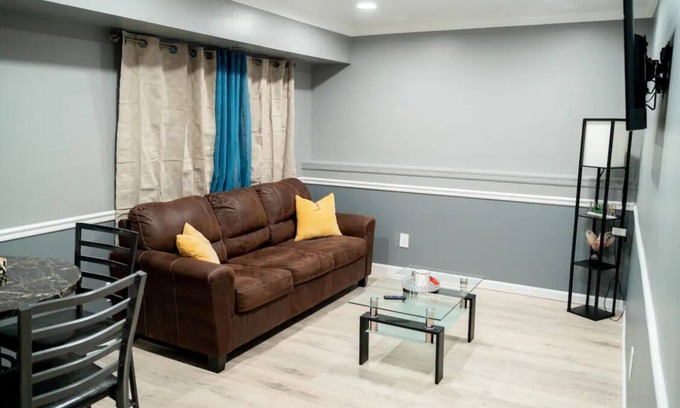 Coram Apartment | JC Entire Apartment remodeled, close to Airport and Ferry