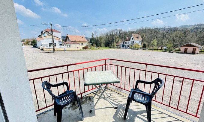 Forges-les-Bains Apartment | Jean De La Fontaine : Studio near the Thermes de Bains les Bains