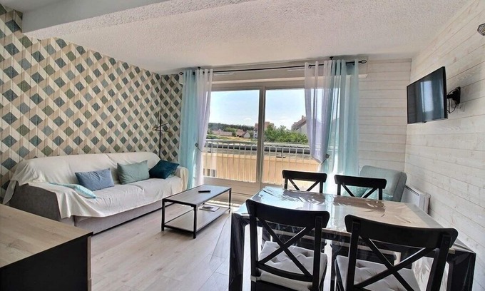 Hardelot-Plage Apartment | JEANGAURIE 25: Beautiful F2 for 4 people in the heart of town and 2 steps from the fine sand of Hardelot