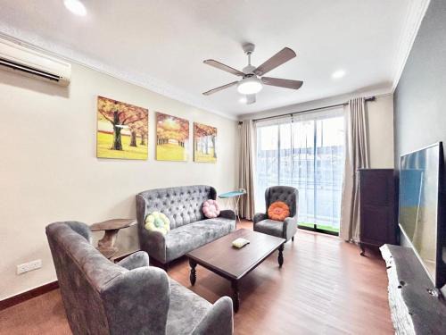 Pusat Komersil Lee Ling Apartment | Jeff & Ricky Homestay122 Matang Home Kuching