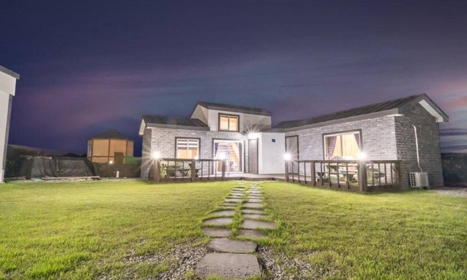 Gujwa House | Jeju Bijalim Pension