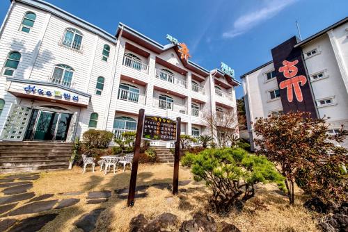 Jungmun House | Jeju Hue Pension