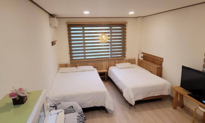 Jocheon House | Jeju Rainbow House