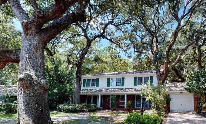 Jekyll Island House | JEKYLL HYDE AWAY 5 bedrooms, 4.5 bathrooms