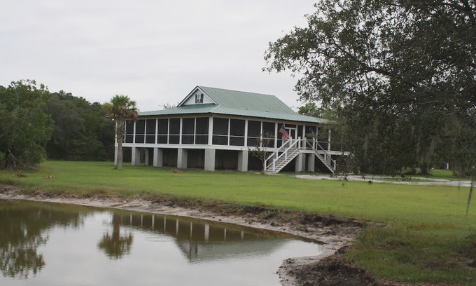 Saint Helena Island House | Jenkins Creek Getaway
