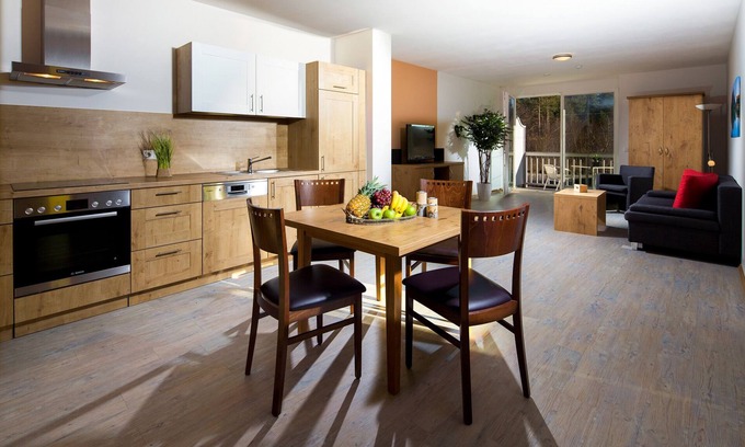 Bischofswiesen Apartment | Jenner, 1-2 Pers., 72 m², Schlafzimmer, Wohnzimmer, Kochnische, Badewanne, Dusche und WC, Balkon