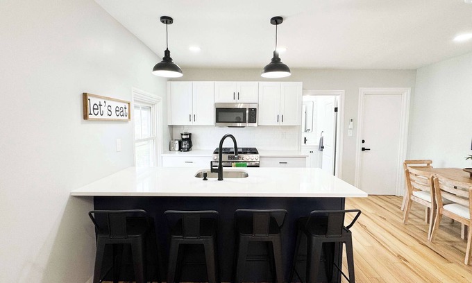 Federal Hill Apartment | Jennifer's Elegant & Cozy Broadway Retreat