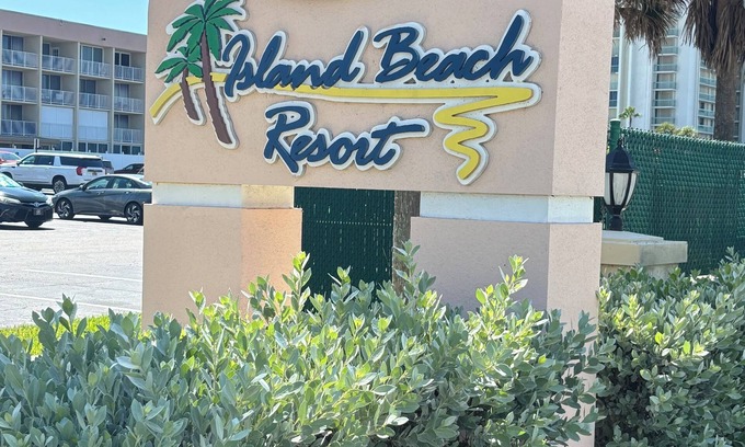 Hutchinson Island South Apartment | Jensen Beach FL "STAY ON BEACH” Turtle season! Watch babies dash to the sea!