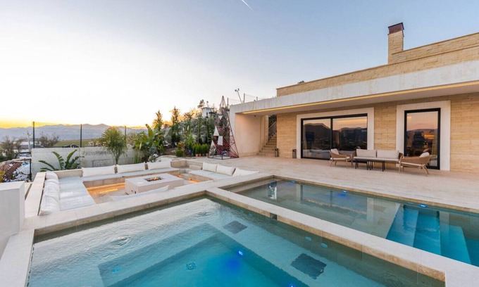 Tirana Villa | Jerina Mansion by PikHost