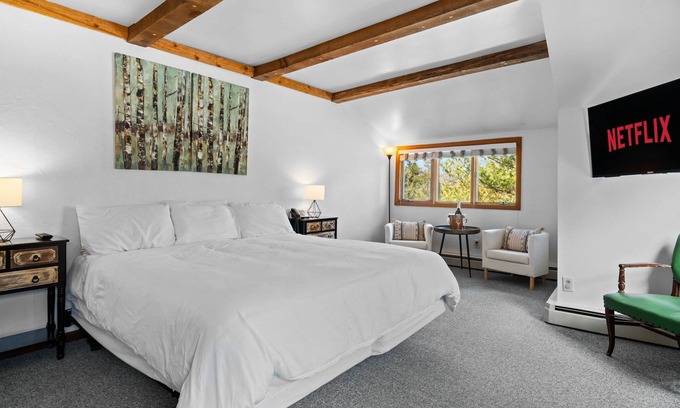 Tannersville Ski Chalet | Jessie's Harvest House Suite