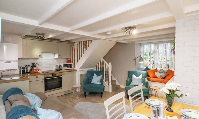 West Cliff Cottage | JET COTTAGE, pet friendly, with a garden in Whitby