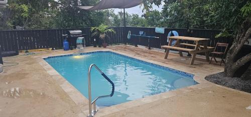 Snow Hill Apartment | Jett Room - Ferdie's Place