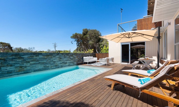 Blairgowrie House | Jetty Beach Retreat - Luxury, pet friendly, 5 bed family house with heated pool