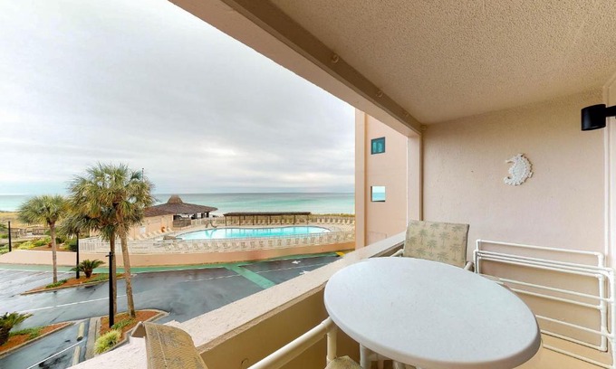 Holiday Isle Apartment | Jetty East Condos