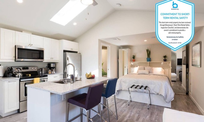 Richmond Apartment | Jewel in the Sky: Modern, Private, Luxurious Loft + EV Charger!
