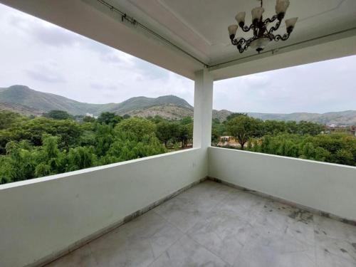 Jaipur Resort | Jhalana Retret Rooms ,Farm ,Pool, Mountain view