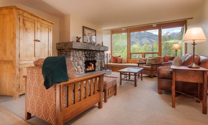 Moose Wilson Road Condo | JHRL - Lupine 1923 - Great Location in the Aspens, Walk to Market and Bus Stop