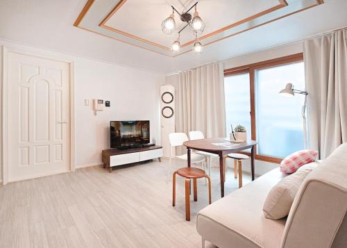 Sinchon-dong Apartment | Jin Stay