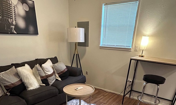 Midwest City Apartment | Jj’s Studios/Guest House