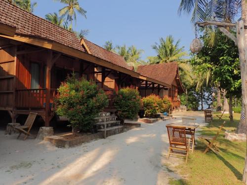 Karimunjava Cabin | JN Cottage dan Camping Ground