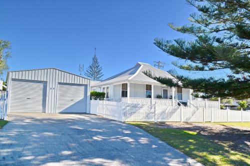 South West Rocks House | Joanna Cottage - Bring your own linen