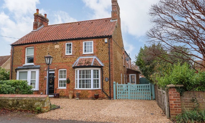 Snettisham Cottage | JOB'S COTTAGE, pet friendly, character holiday cottage in Snettisham