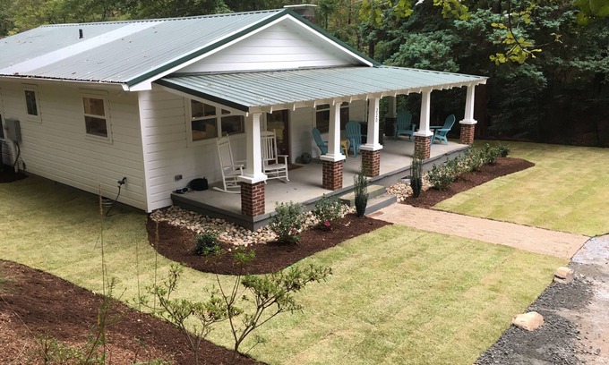 Salem House | Jocassee Bungalow | 2 Acre Private Estate | Escape. Unplug. Relax.