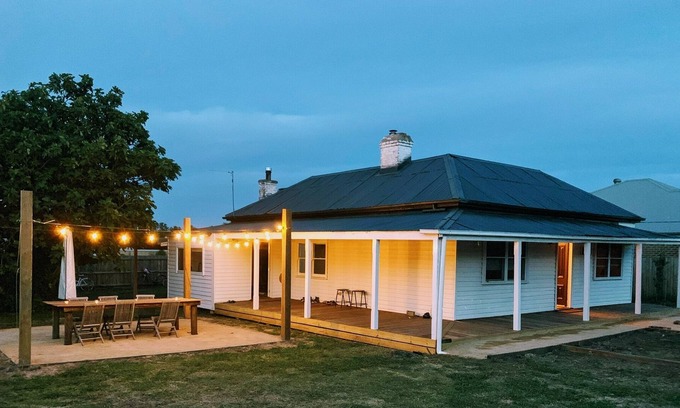Mansfield House | Johanna Cottage