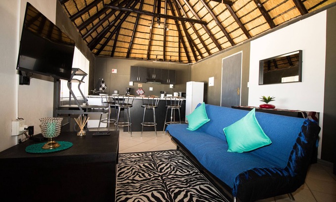 Klein Windhoek Apartment | John-Lou's Self-Catering Studio Flat